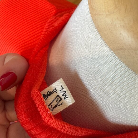 Fashion Brand Company peekaboo cutout bright red ribbed stretchy mock neck crop - Picture 3 of 3